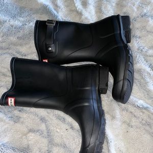 Black matte hunter rain boots